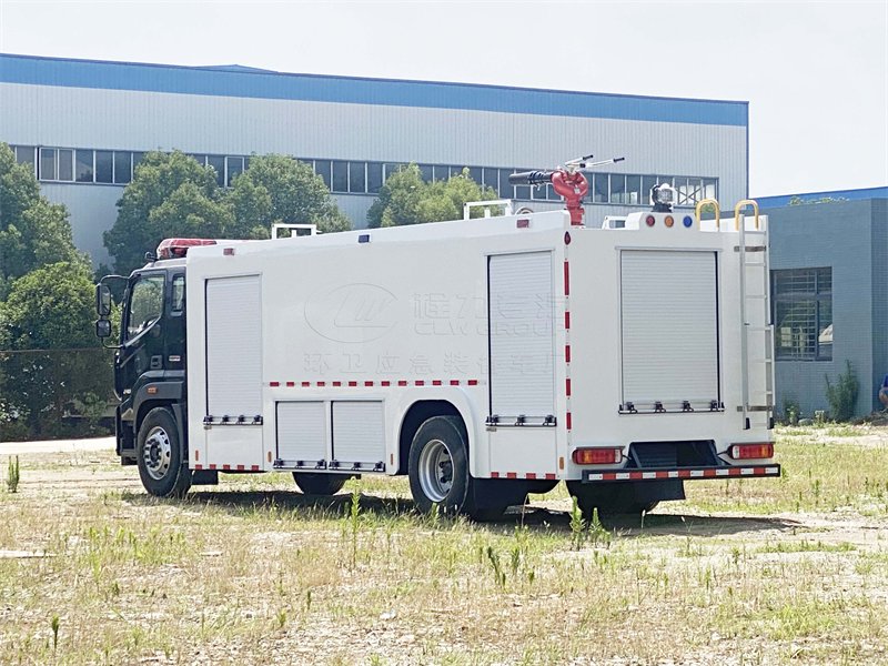 🚒 消防车大揭秘：城市里的"红色守护神"到底有多硬核？